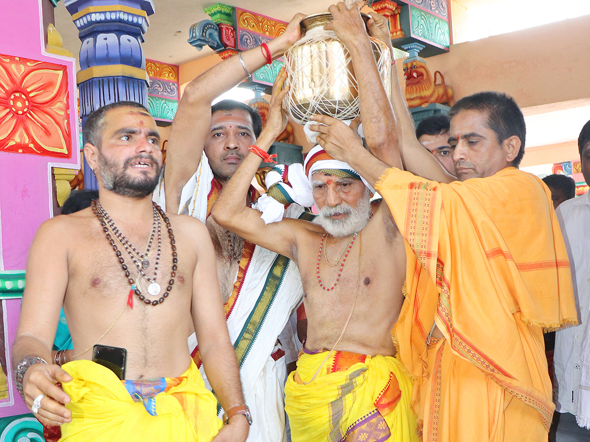 Maha_20Kumbhabhishekam_20In_20Kaleshwaram_20Mukteswara_20Temple__20_2816_29.jpg 16