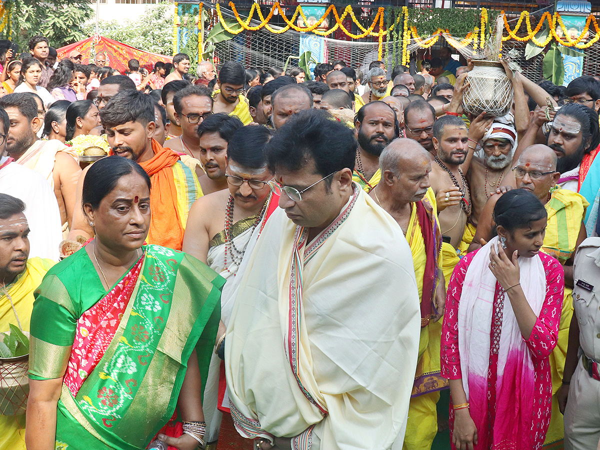 Maha_20Kumbhabhishekam_20In_20Kaleshwaram_20Mukteswara_20Temple__20_283_29.jpg 3