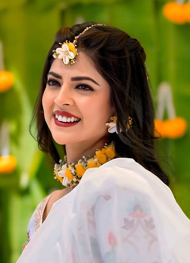 Manshi_20joshi11.jpg 12