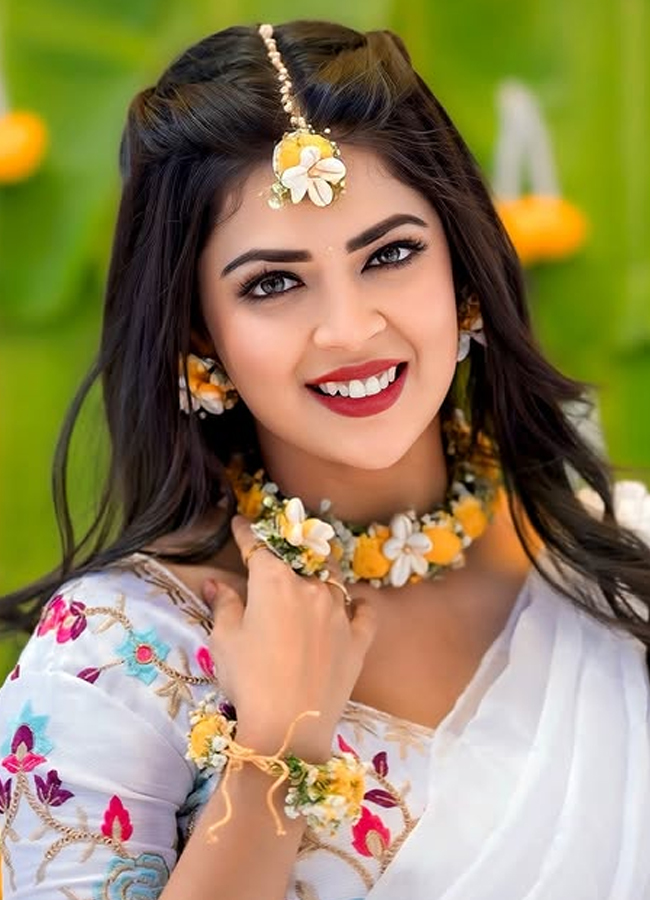 Manshi_20joshi9.jpg 10