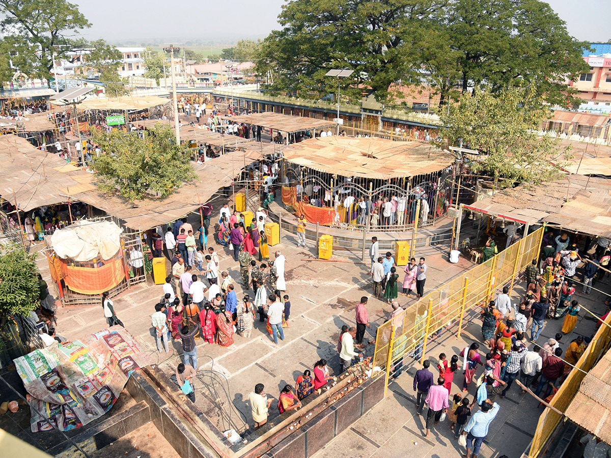 Mini_20Medaram_20Jatara_20To_20Begin_20Photos__20_285_29.jpg 5