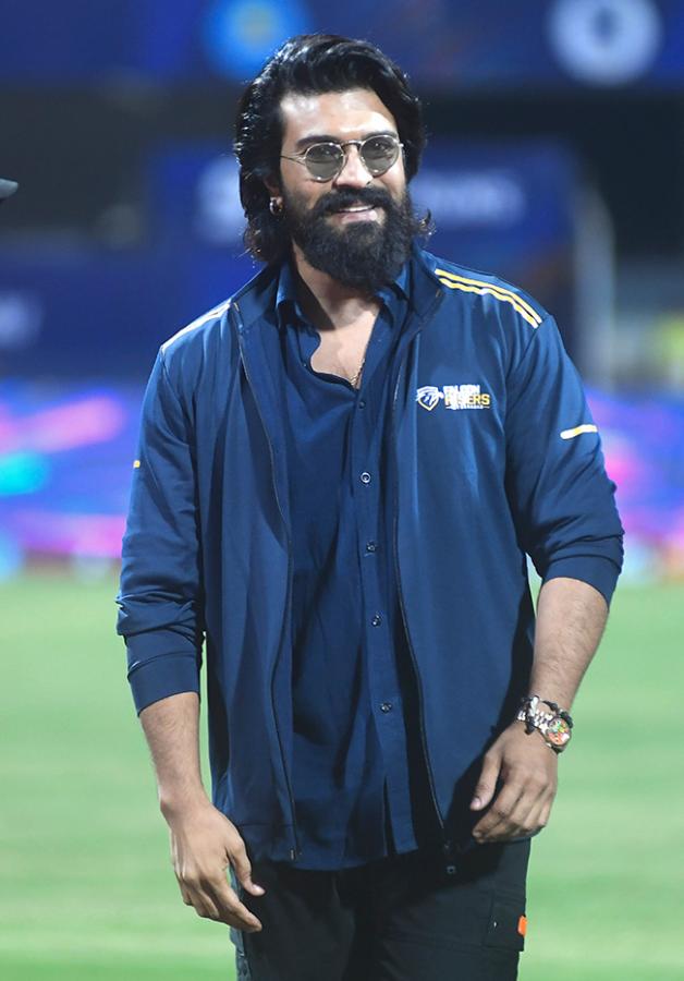 Owner_20of_20Falcon_20Risers_20Hyderabad_20actor_20Ram_20Charan_20Photos__20_2814_29.jpg 14