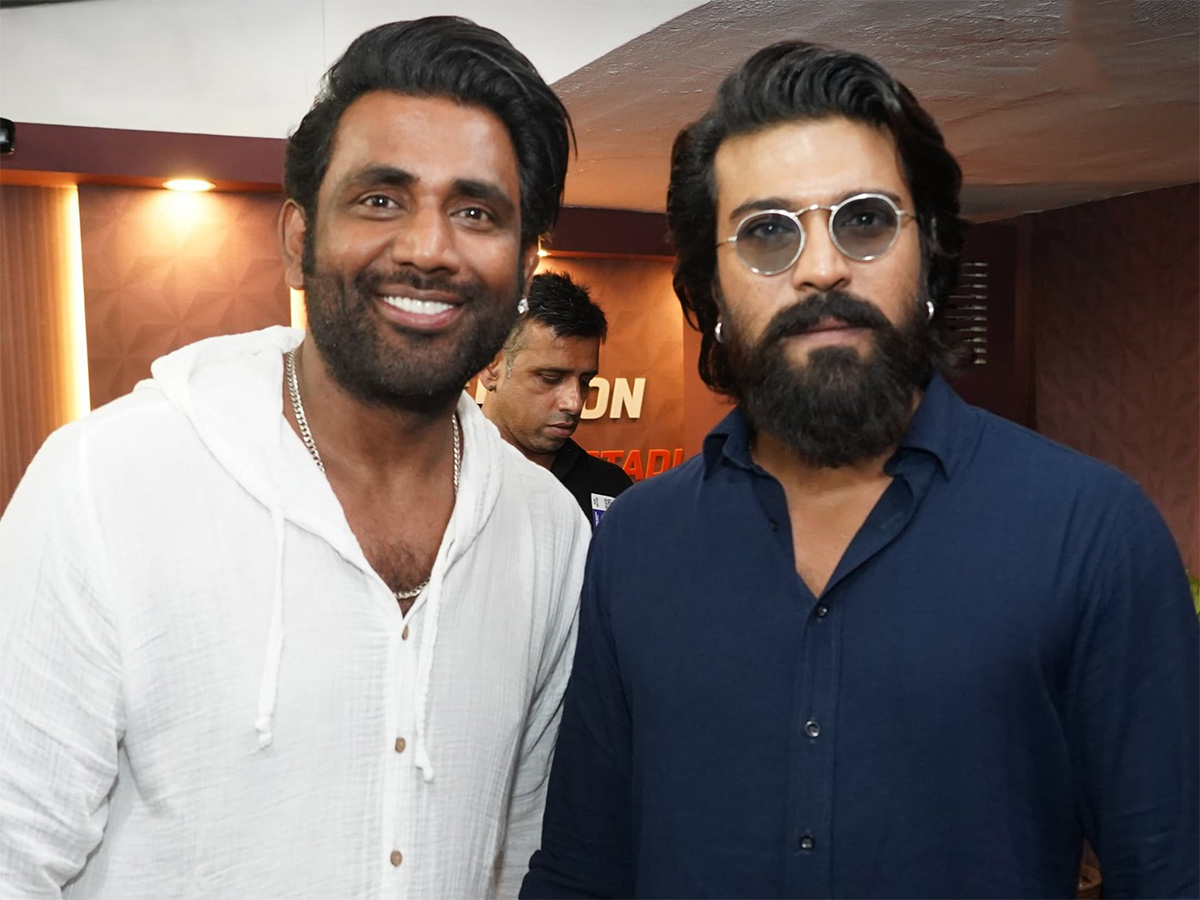 Owner_20of_20Falcon_20Risers_20Hyderabad_20actor_20Ram_20Charan_20Photos__20_285_29.jpg 5