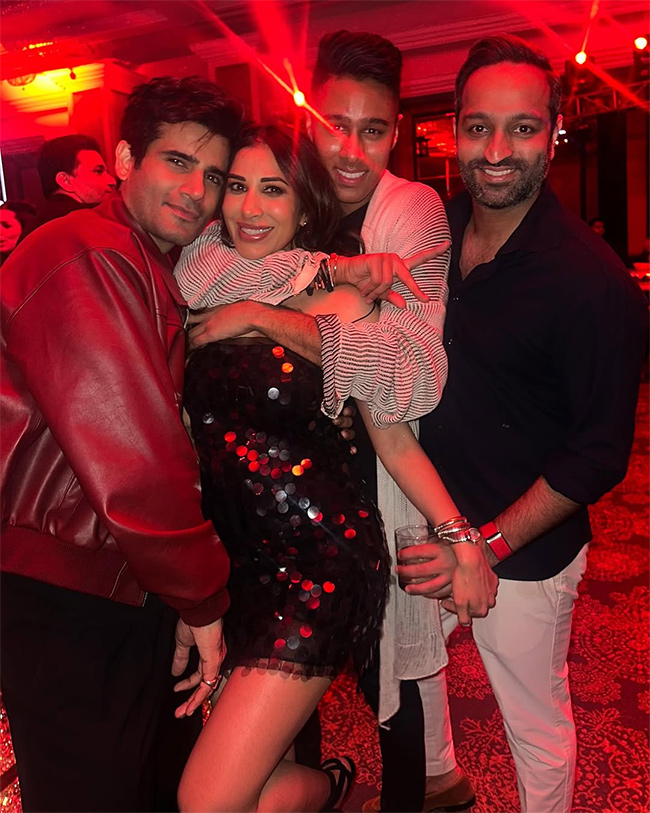 Sophie_20Choudry_20birthday_20is_20a_20celebration_20photos_20goes_20viral__20_2810_29.jpg 10