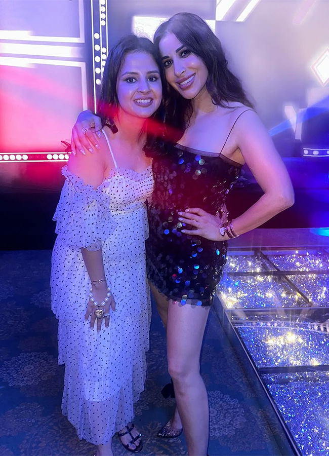 Sophie_20Choudry_20birthday_20is_20a_20celebration_20photos_20goes_20viral__20_2811_29.jpg 11