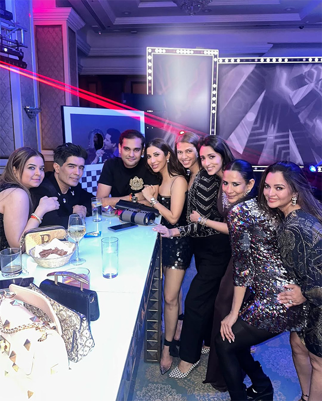 Sophie_20Choudry_20birthday_20is_20a_20celebration_20photos_20goes_20viral__20_2812_29.jpg 12