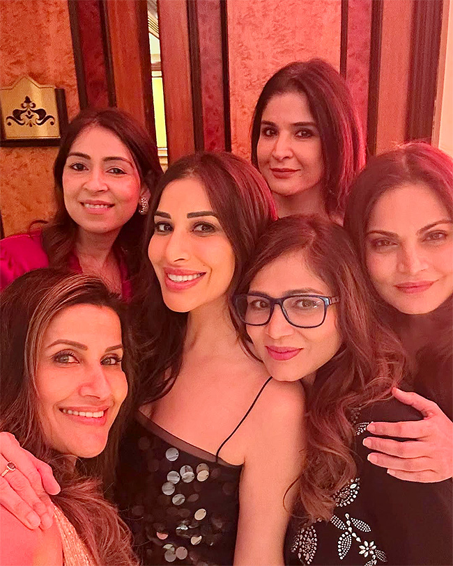 Sophie_20Choudry_20birthday_20is_20a_20celebration_20photos_20goes_20viral__20_288_29.jpg 8