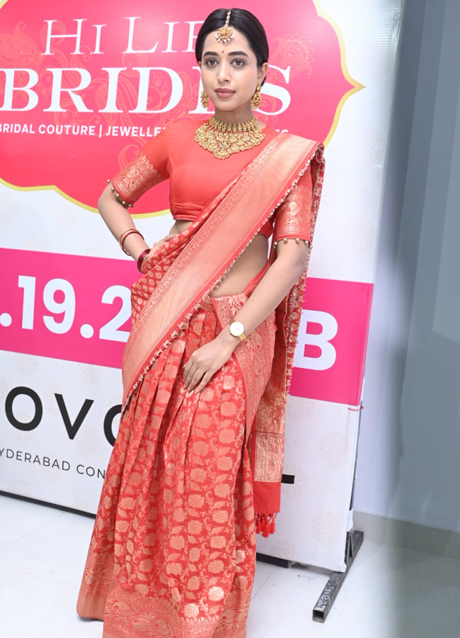 Bridal_20Fashion11.jpg 12