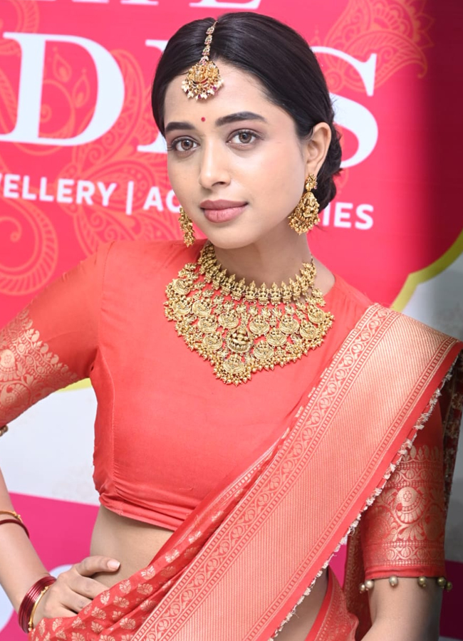 Bridal_20Fashion4.jpg 5