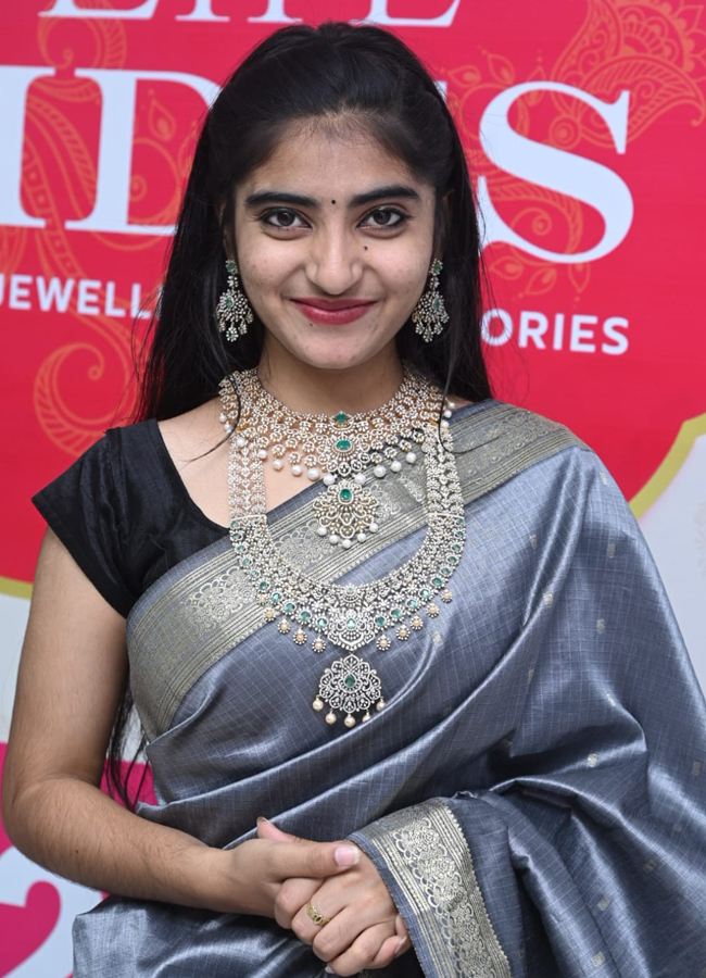 Bridal_20Fashion6.jpg 7