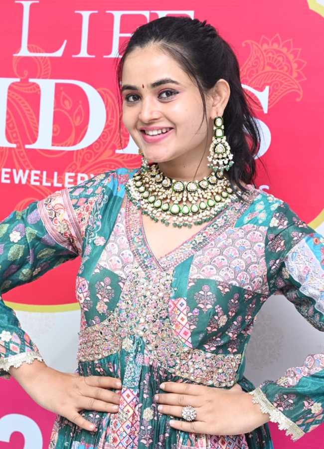 Bridal_20Fashion9.jpg 10
