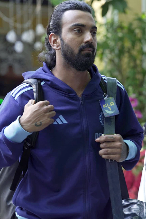 IND_20vs_20ENG_20Team_20India_20Arrives_20in_20Ahmedabad_20for_203rd_20ODI_20Photos_20_2813_29.jpg 14
