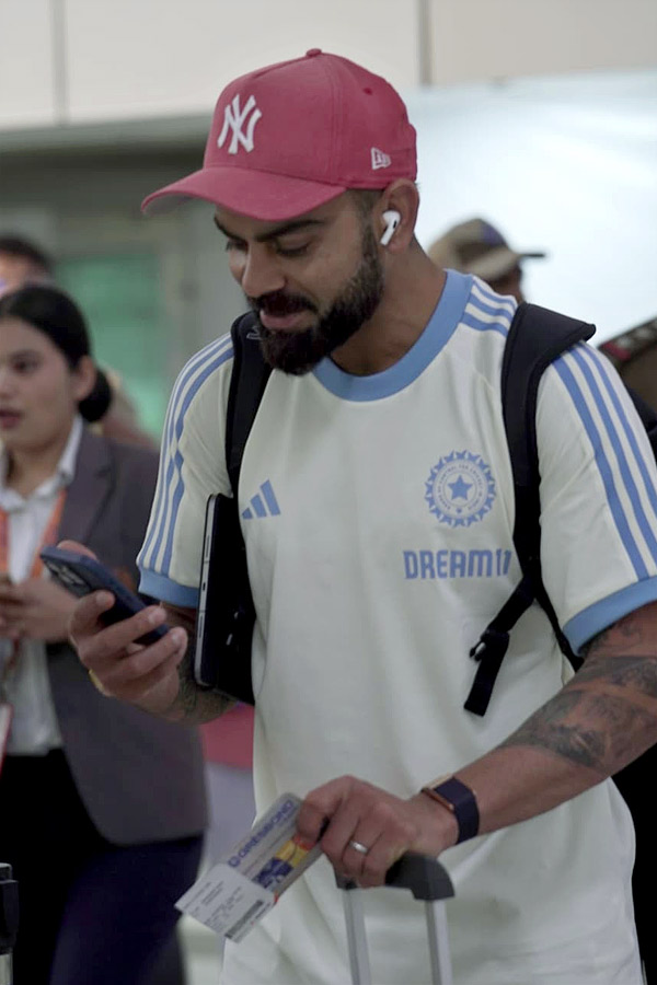 IND_20vs_20ENG_20Team_20India_20Arrives_20in_20Ahmedabad_20for_203rd_20ODI_20Photos_20_2814_29.jpg 15