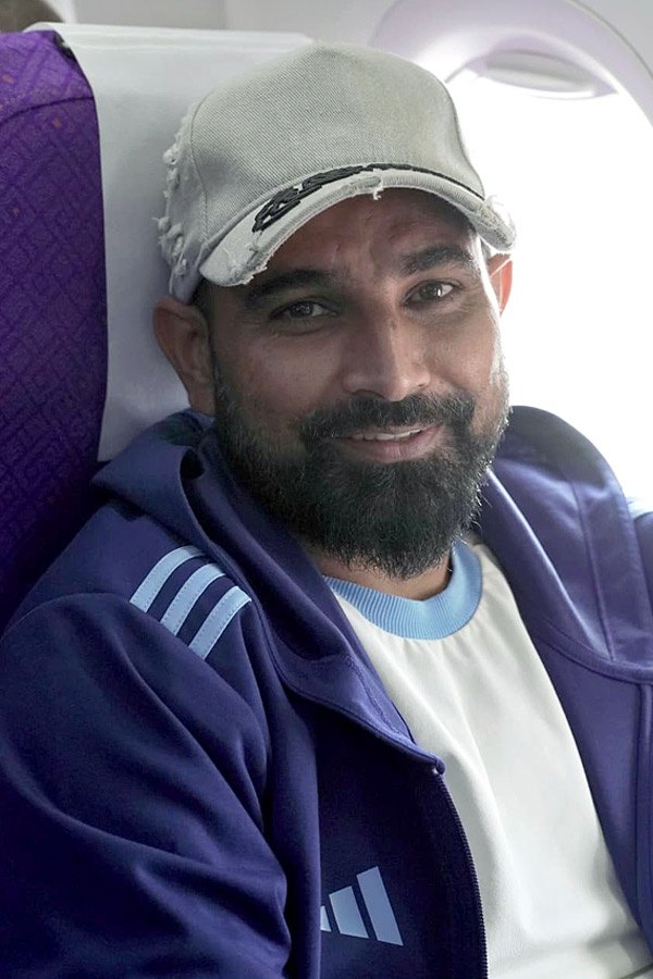 IND_20vs_20ENG_20Team_20India_20Arrives_20in_20Ahmedabad_20for_203rd_20ODI_20Photos_20_282_29.jpg 3
