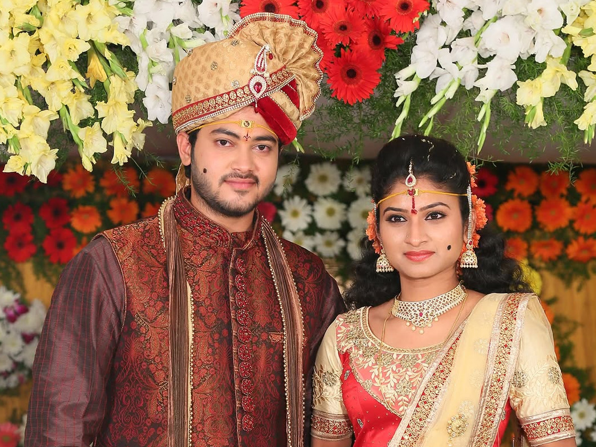 Tv_20Actress_20Vishnu_20Priya_20Wedding_20Anniversary_20Photos_20_2812_29.jpg 2