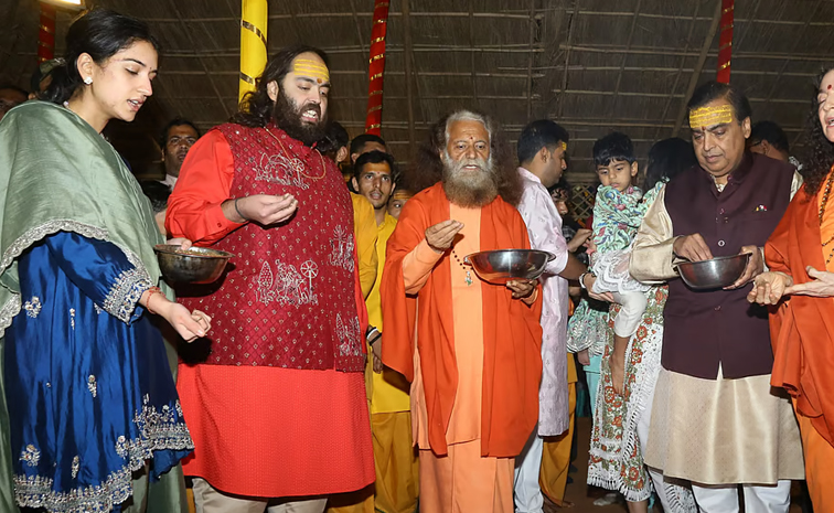 ambanifamily_3Dmahakumbh.jpg