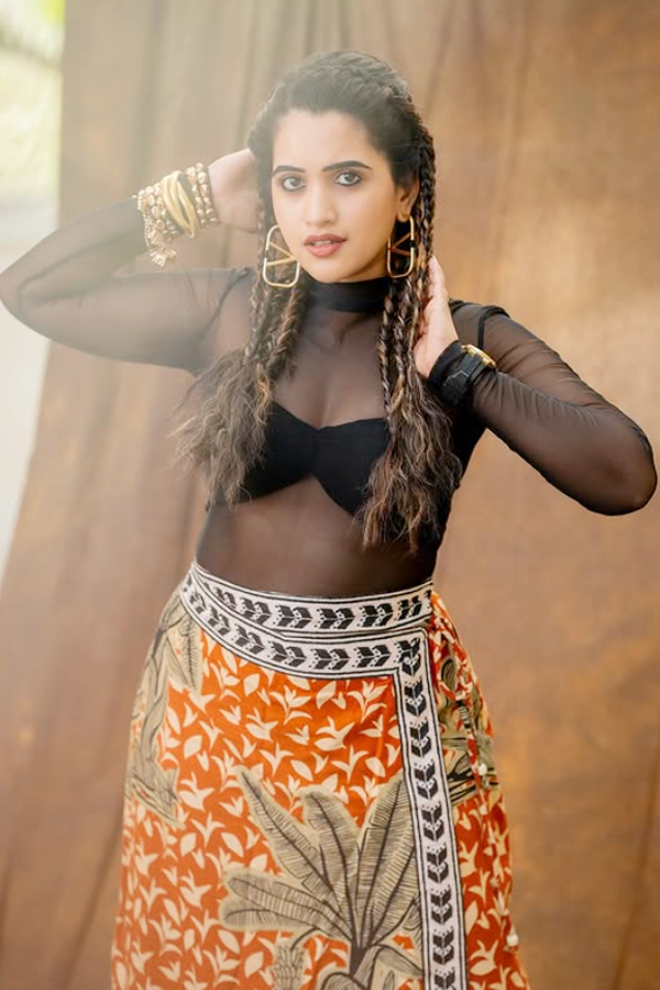 sravanthi_20chokarapu_20elegance_20beauty_20in_20every_20frame_20_283_29.jpg 4