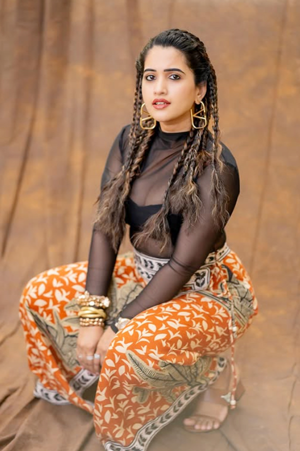 sravanthi_20chokarapu_20elegance_20beauty_20in_20every_20frame_20_284_29.jpg 5