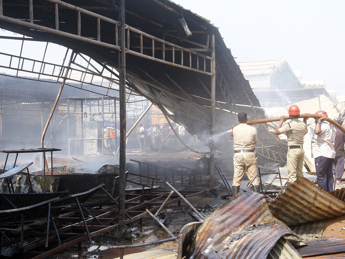Fire_20Breaks_20Out_20at_20Vijayawada_20Jalakanya_20Exhibition_20Photos__20_2814_29.jpg 14