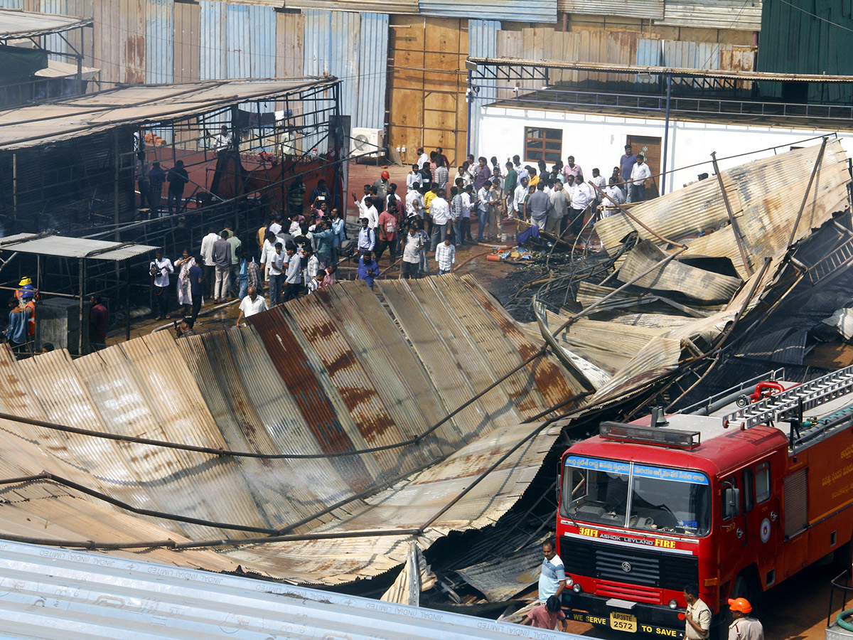 Fire_20Breaks_20Out_20at_20Vijayawada_20Jalakanya_20Exhibition_20Photos__20_2815_29.jpg 15