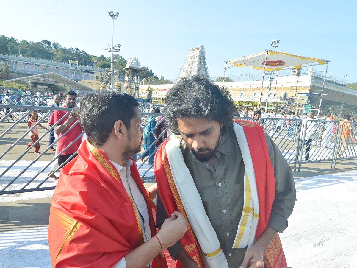 Naga_20Chaitanya_20Thandel_20Movie_20Team_20Visits_20Tirumala_20Photos_20_282_29.jpg 7