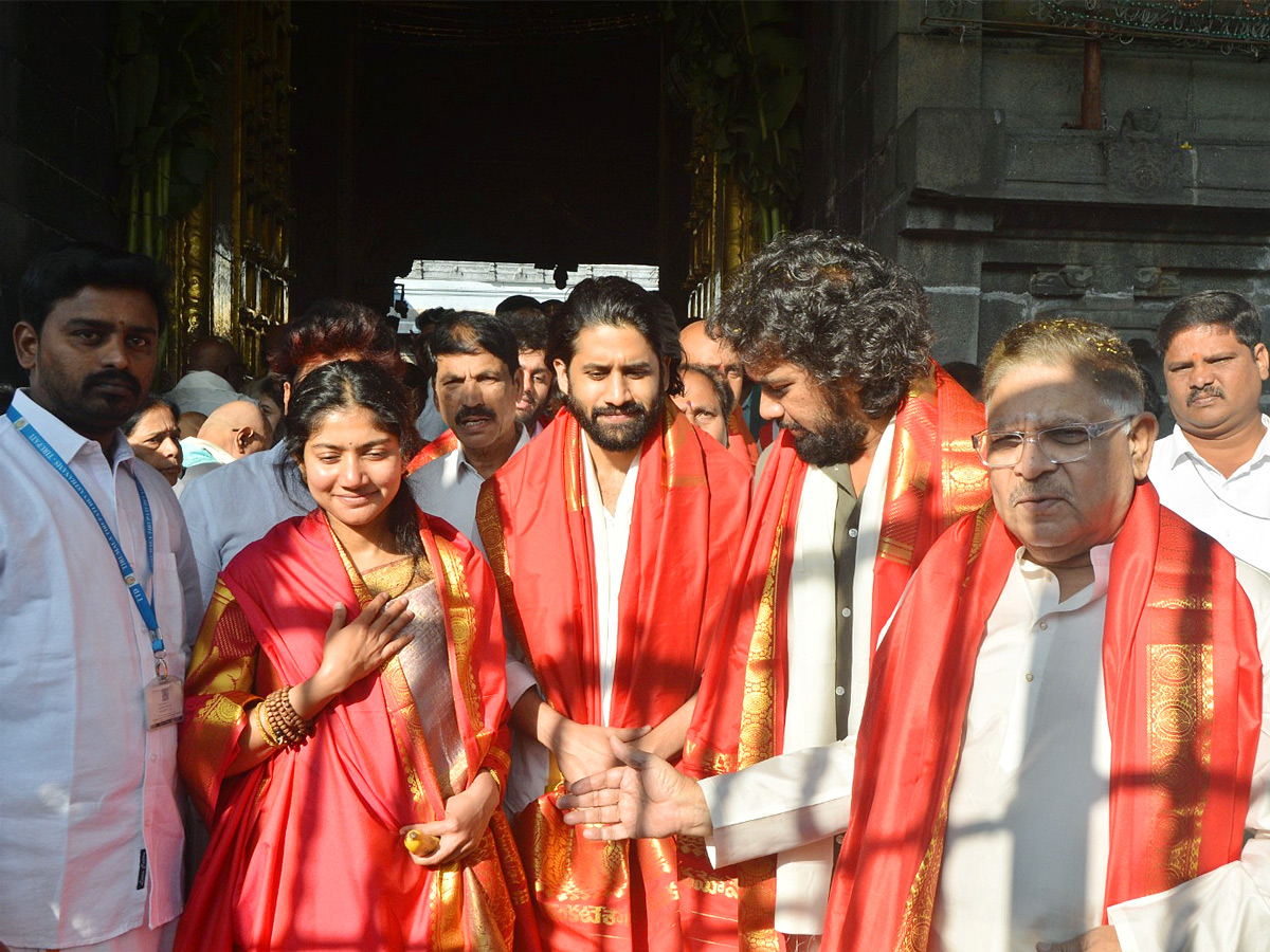 Naga_20Chaitanya_20Thandel_20Movie_20Team_20Visits_20Tirumala_20Photos_20_286_29.jpg 11