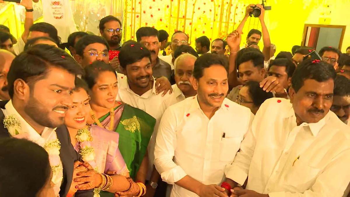YS_20Jagan_20at_20MLC_20Ramachandra_20Reddy_20son_20Sudheer_20wedding_20reception_10.jpg 10