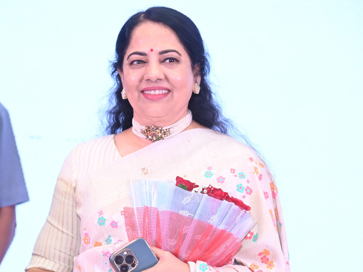 Bharat_20Ke_20Anmol_20women_20Awards_20Ceremony_20Photos_20_2810_29.jpg 12