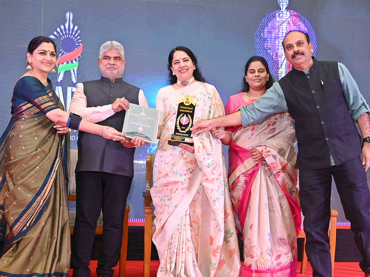 Bharat_20Ke_20Anmol_20women_20Awards_20Ceremony_20Photos_20_2818_29.jpg 18