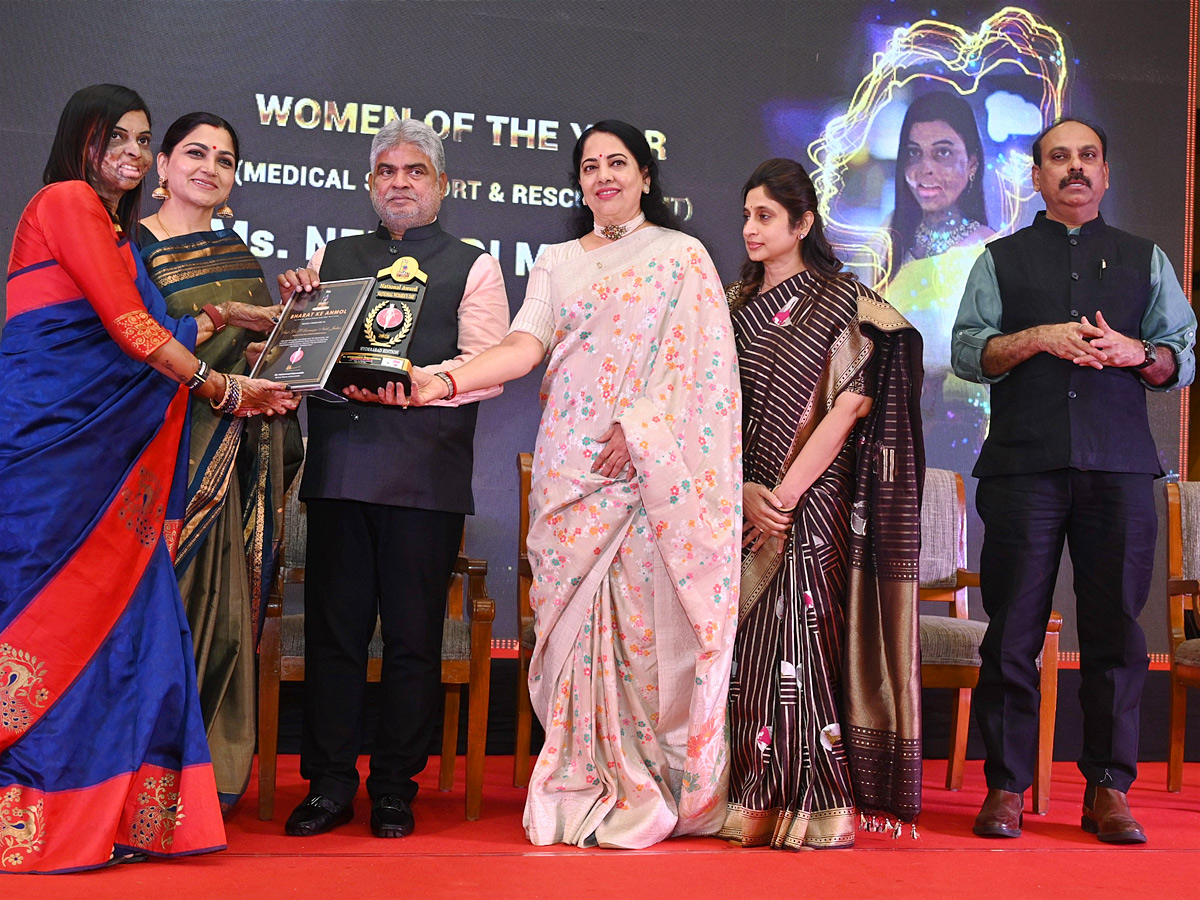 Bharat_20Ke_20Anmol_20women_20Awards_20Ceremony_20Photos_20_2821_29.jpg 21