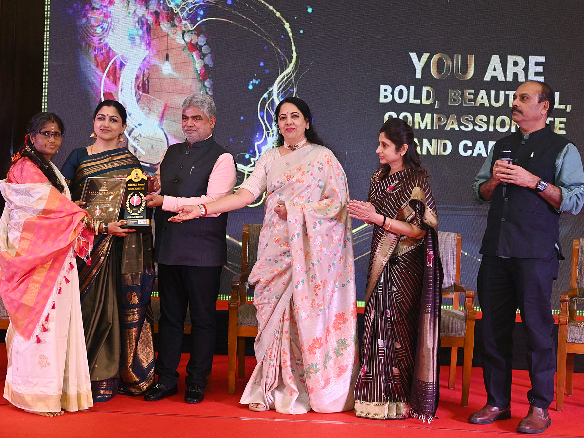 Bharat_20Ke_20Anmol_20women_20Awards_20Ceremony_20Photos_20_2823_29.jpg 23