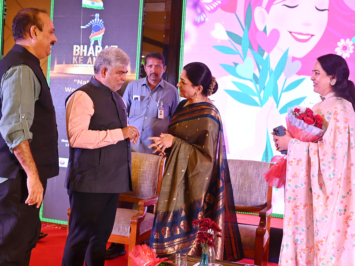 Bharat_20Ke_20Anmol_20women_20Awards_20Ceremony_20Photos_20_288_29.jpg 10