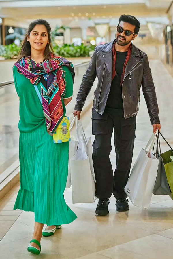 Ram_20Charan_20Shares_20a_20Beautiful_20pictures_20with_20his_20Wife_20On_20Valentines_20Day_20Photos_20_282_29.jpg 3