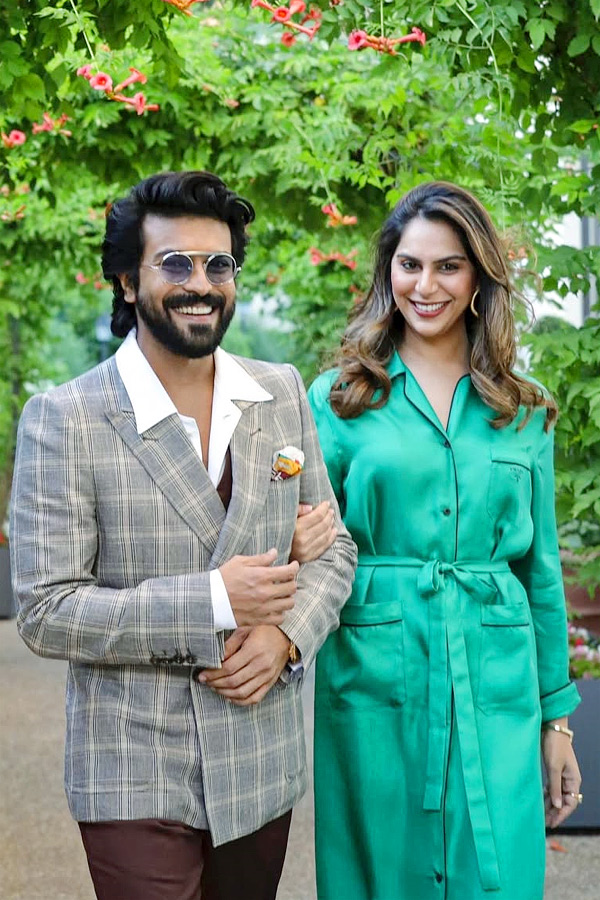 Ram_20Charan_20Shares_20a_20Beautiful_20pictures_20with_20his_20Wife_20On_20Valentines_20Day_20Photos_20_283_29.jpg 4