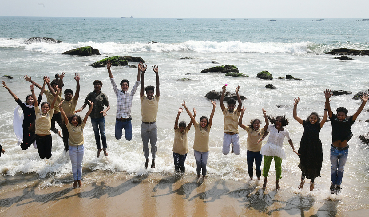 Valentines_20Day_20Celebration_20in_20Visakhapatnam_20Rk_20Beach__20_2811_29.jpg 11