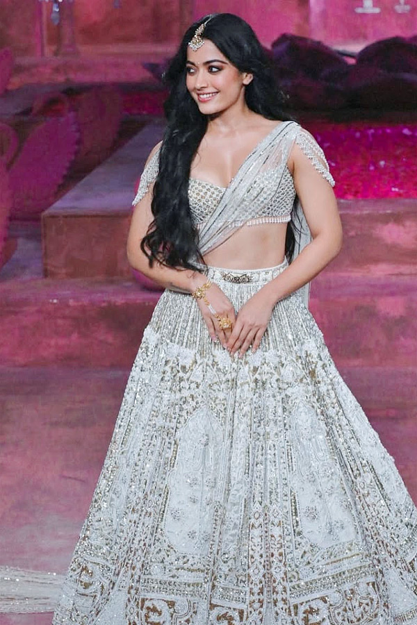 Kannada_20Fans_20Fire_20On_20Rashmika_20Mandanna_20comments_20Photos_20_285_29.jpg 6