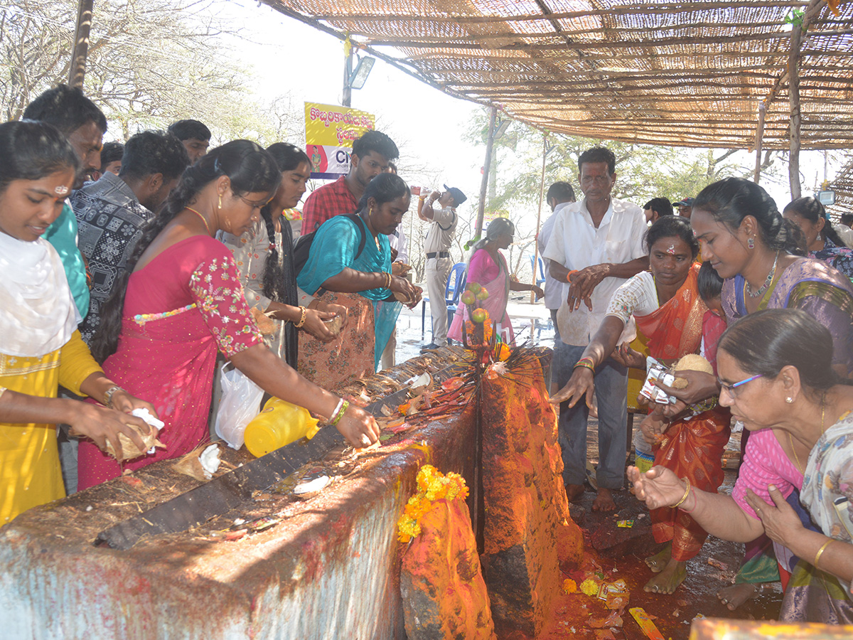Durajpally_20peddagattu_20lingamanthula_20swamy_20jathara_202025_20photos__20_2811_29.jpg 12