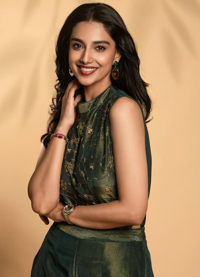 Meenakshi_20Choudary12.jpg 13