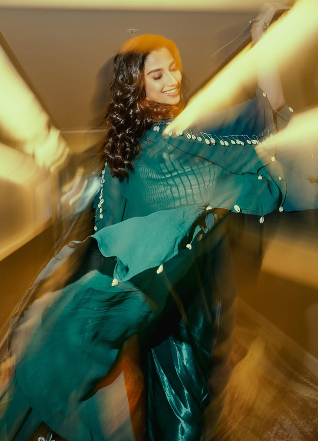 Meenakshi_20Choudary3.jpg 4