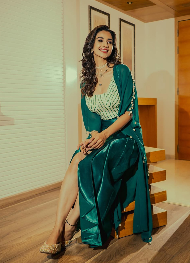 Meenakshi_20Choudary4.jpg 5