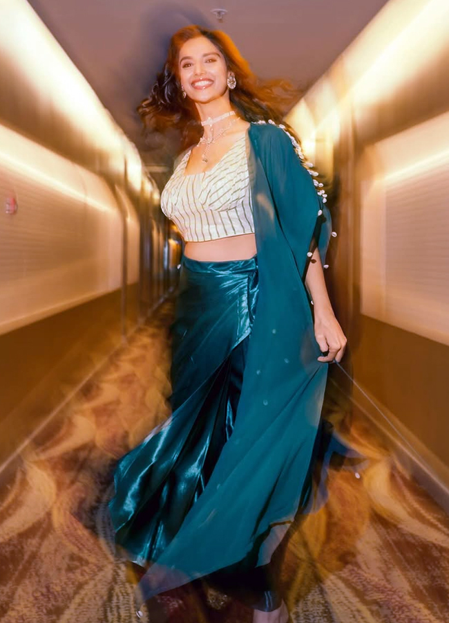 Meenakshi_20Choudary5.jpg 6