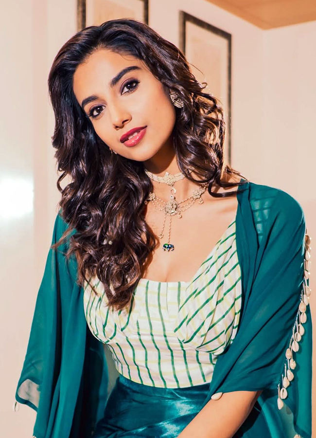 Meenakshi_20Choudary8.jpg 9