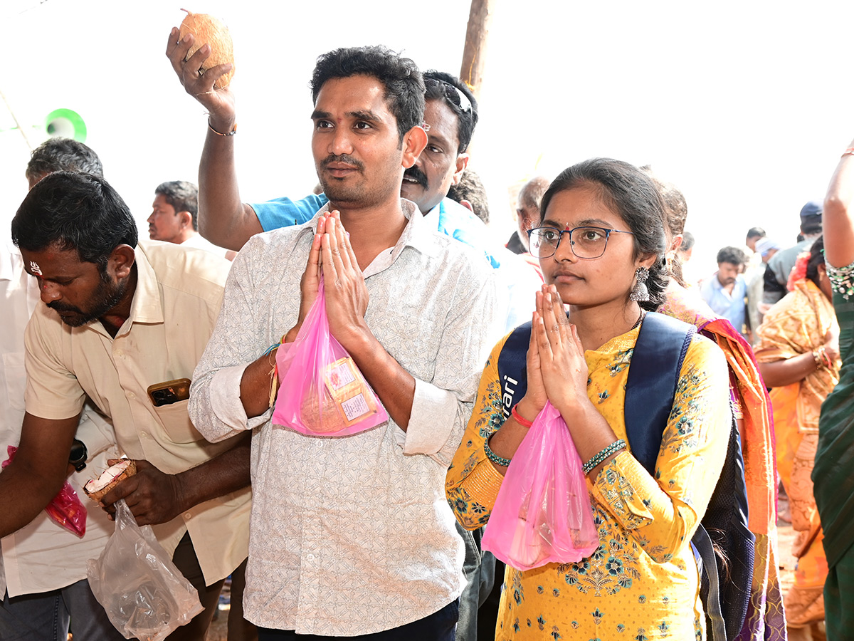 Devotees_20Rush_20at_20Durajpally_20Peddagattu_20Jatara_202025_20Photos__20_2810_29.jpg 10