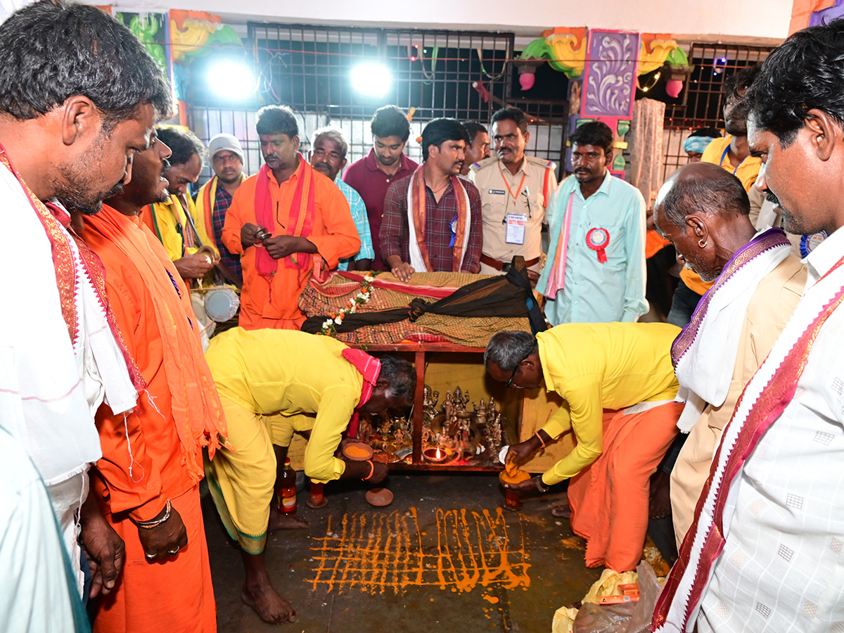 Devotees_20Rush_20at_20Durajpally_20Peddagattu_20Jatara_202025_20Photos__20_2813_29.jpg 13