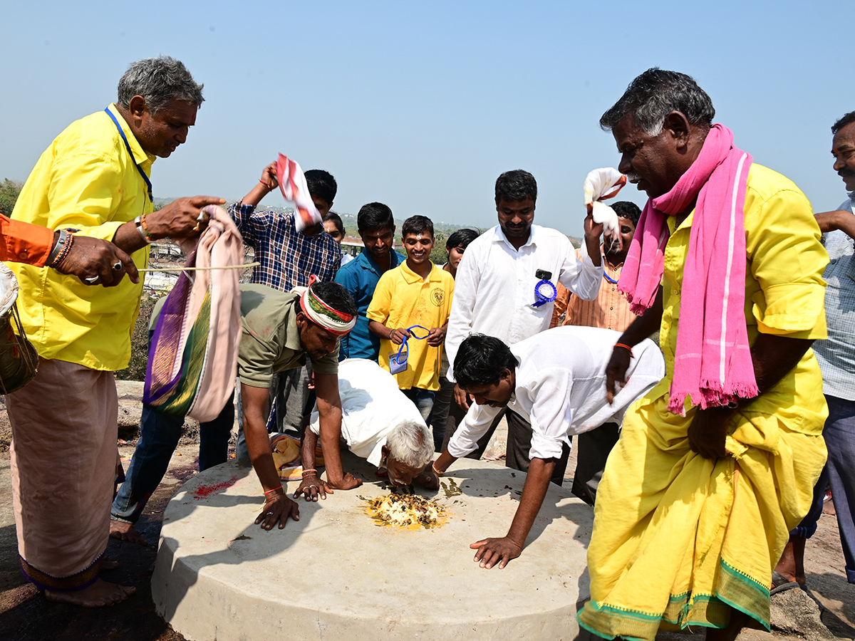 Devotees_20Rush_20at_20Durajpally_20Peddagattu_20Jatara_202025_20Photos__20_281_29.jpg 1