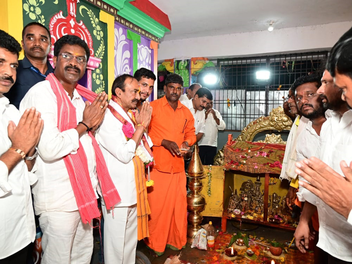 Devotees_20Rush_20at_20Durajpally_20Peddagattu_20Jatara_202025_20Photos__20_2826_29.jpg 26