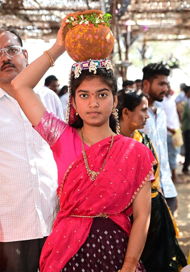 Devotees_20Rush_20at_20Durajpally_20Peddagattu_20Jatara_202025_20Photos__20_2827_29.jpg 27