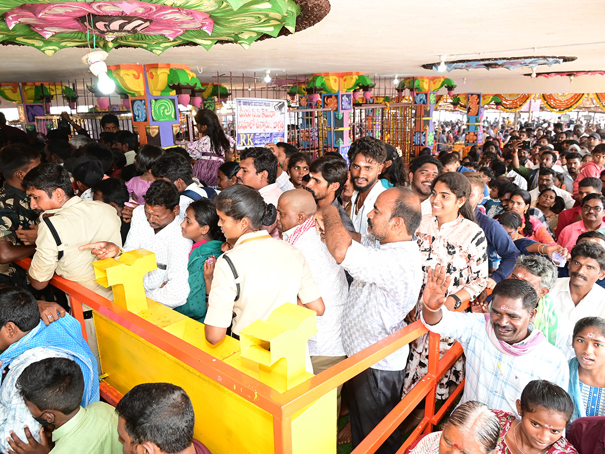 Devotees_20Rush_20at_20Durajpally_20Peddagattu_20Jatara_202025_20Photos__20_287_29.jpg 7