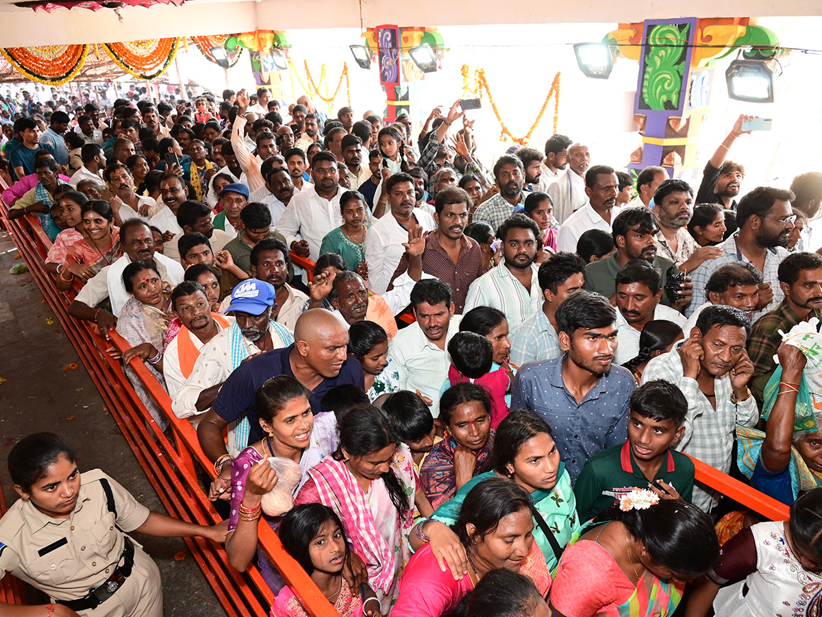 Devotees_20Rush_20at_20Durajpally_20Peddagattu_20Jatara_202025_20Photos__20_288_29.jpg 8