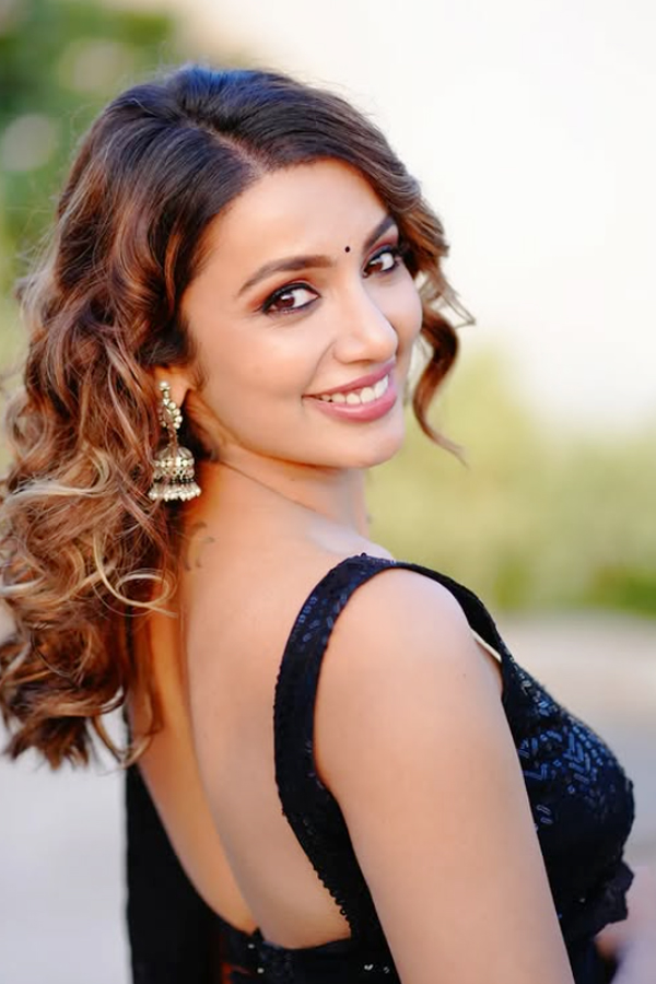 tejaswi_20madivada_20radiant_20photos_20goes_20viral_20_2810_29.jpg 12
